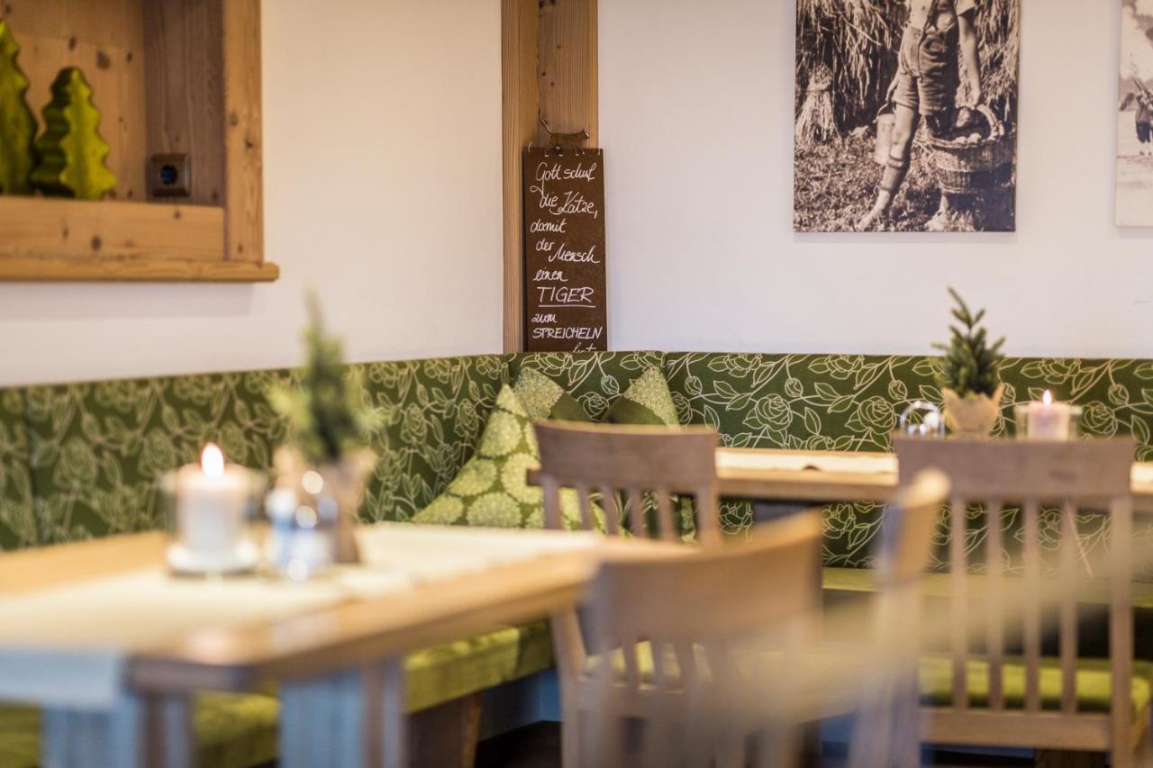 Restaurant Gaestehaus Wiesenheim Uderns Buitenkant foto