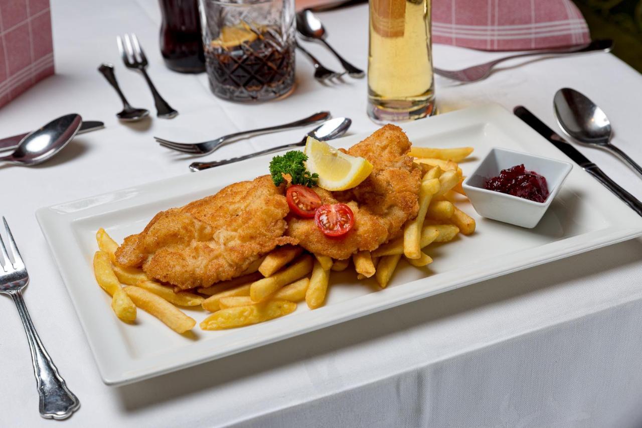 Restaurant Gaestehaus Wiesenheim Uderns Buitenkant foto