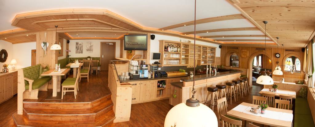 Restaurant Gaestehaus Wiesenheim Uderns Buitenkant foto