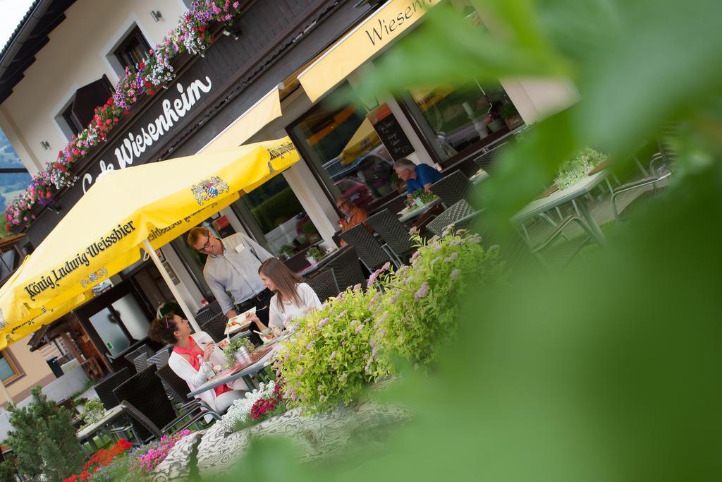 Restaurant Gaestehaus Wiesenheim Uderns Buitenkant foto
