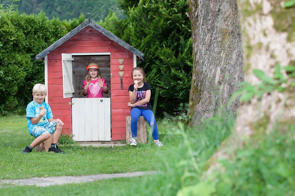 Restaurant Gaestehaus Wiesenheim Uderns Buitenkant foto