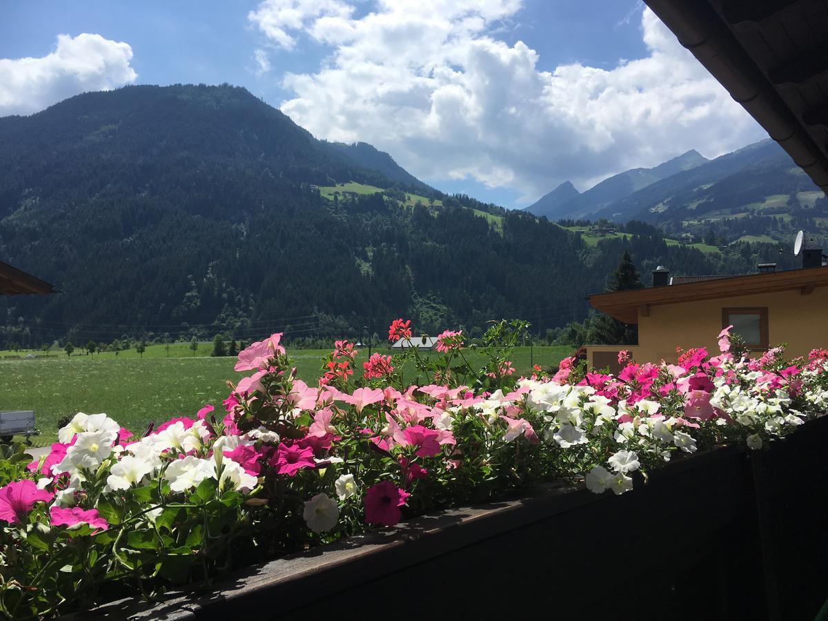 Restaurant Gaestehaus Wiesenheim Uderns Buitenkant foto