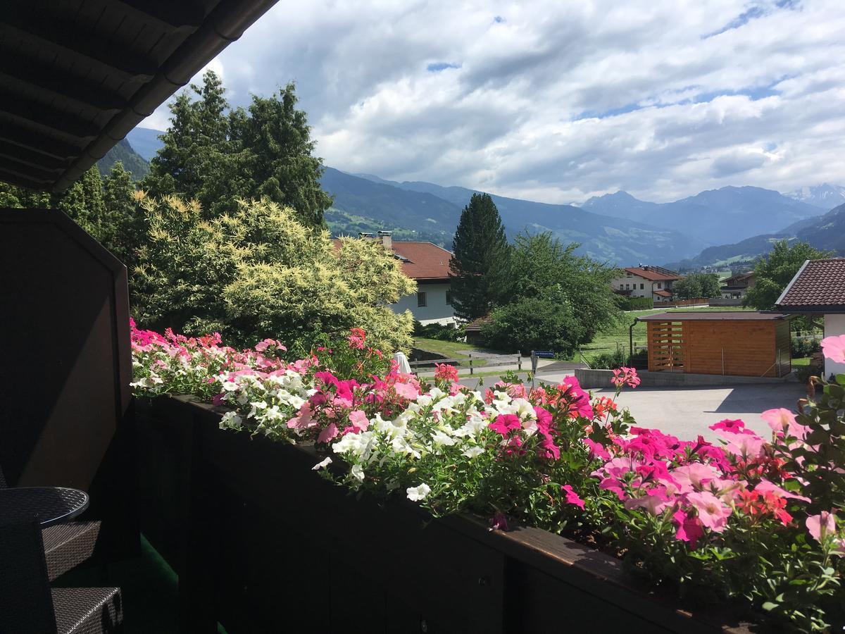 Restaurant Gaestehaus Wiesenheim Uderns Buitenkant foto